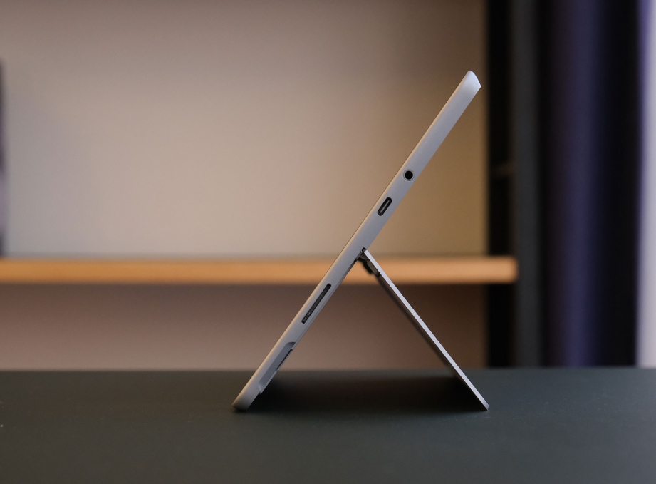 microsoft-surface-go-unboxing-pic5.jpg