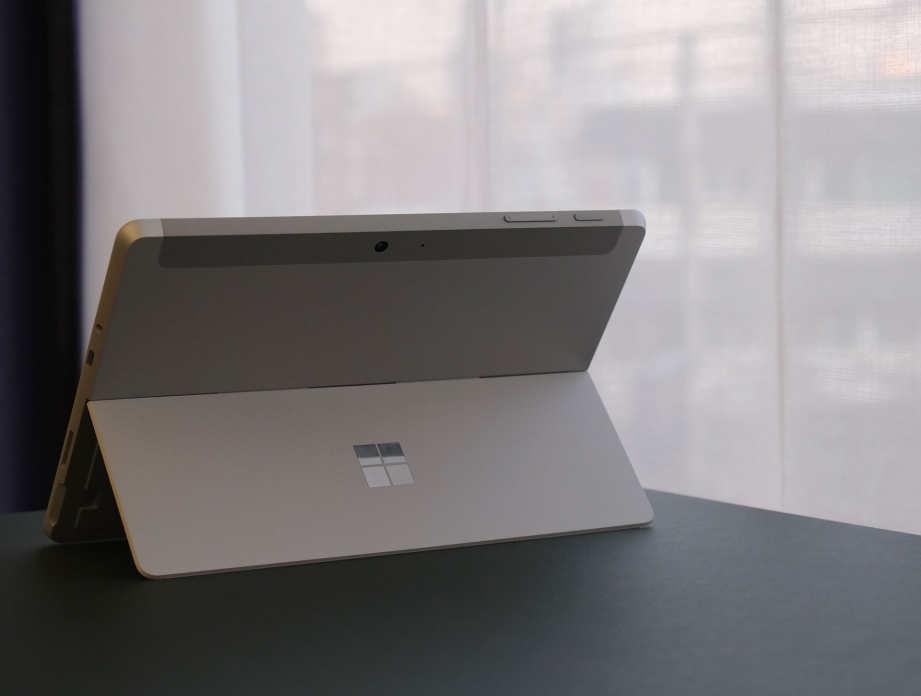 microsoft-surface-go-unboxing-pic6.jpg