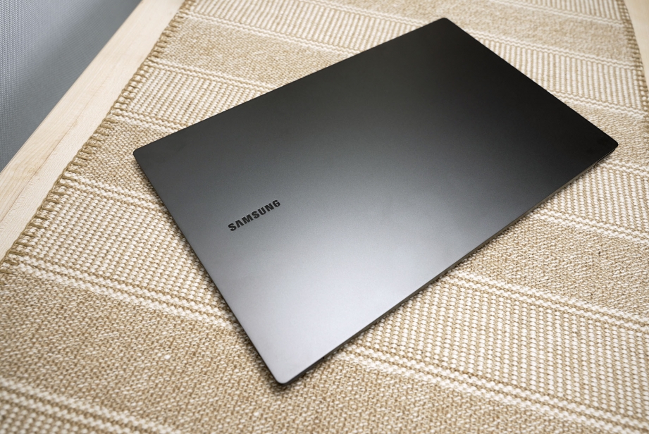 samsung-galaxy-book2-pro-unboxing-pic6.jpg