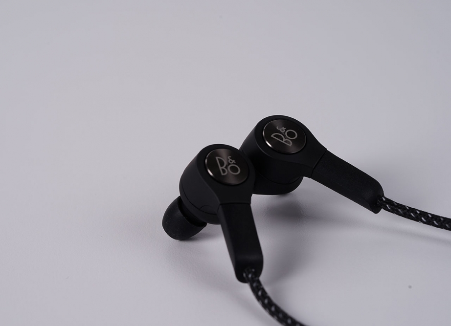 b&amp;oplay-beoplay-h5-unboxing-pic8.jpg