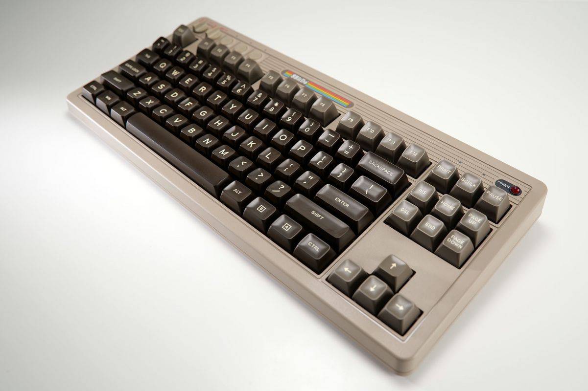 8bitdo-retro-mechanical-keyboard-c64-edition-unboxing-pic11.jpg