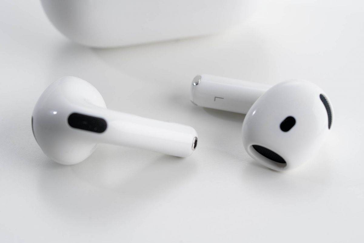 apple-airpods-4-unboxing-pic3.jpg