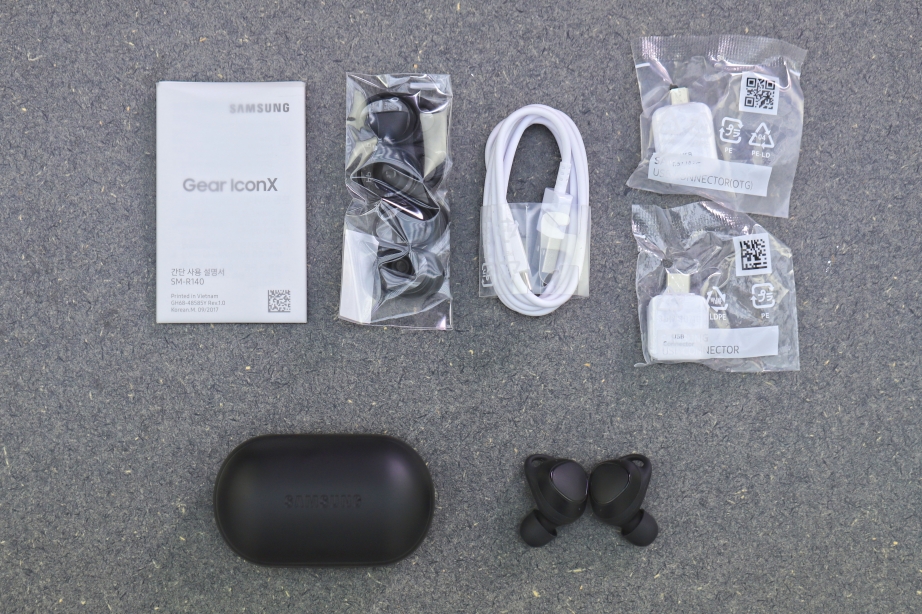 samsung-gear-iconx-2018-unboxing-pic2.jpg
