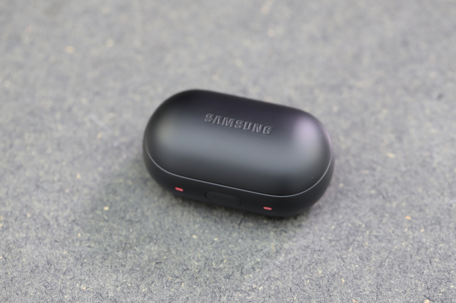 samsung-gear-iconx-2018-unboxing-pic3.jpg