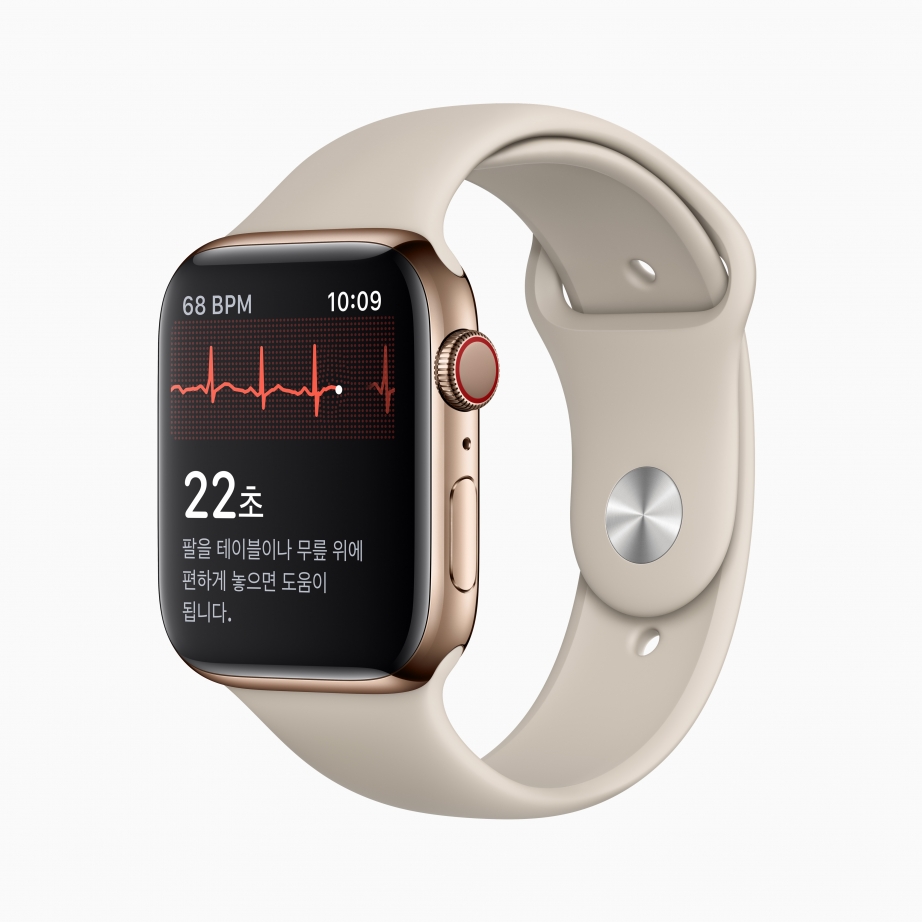 apple_ecg-app-availability_measuring-heart-rhythm_10272020.jpg