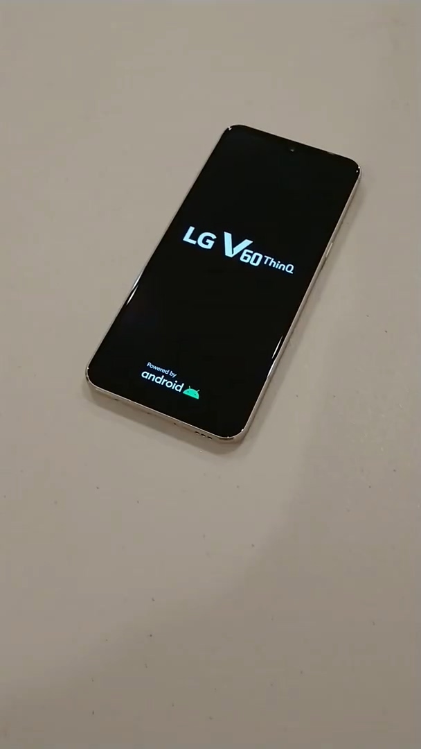 First Look At The LG V60 ThinQ.mp4_20200226_145228.731.jpg