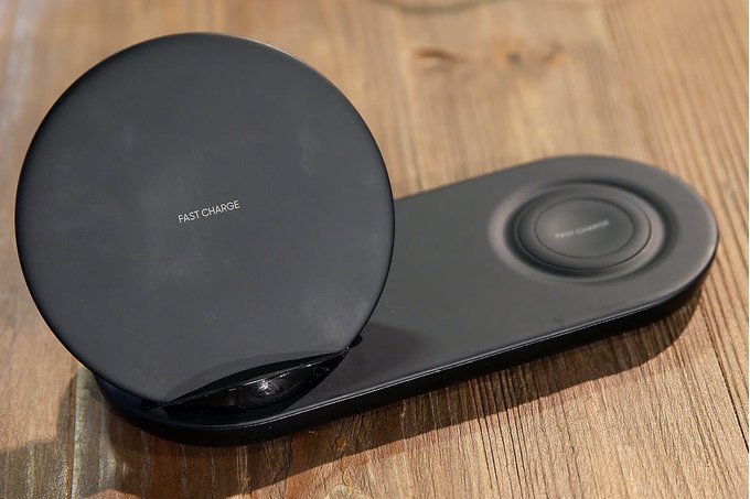 Amazon-showcases-Samsungs-Wireless-Charger-Duo-before-official-announcement.jpg