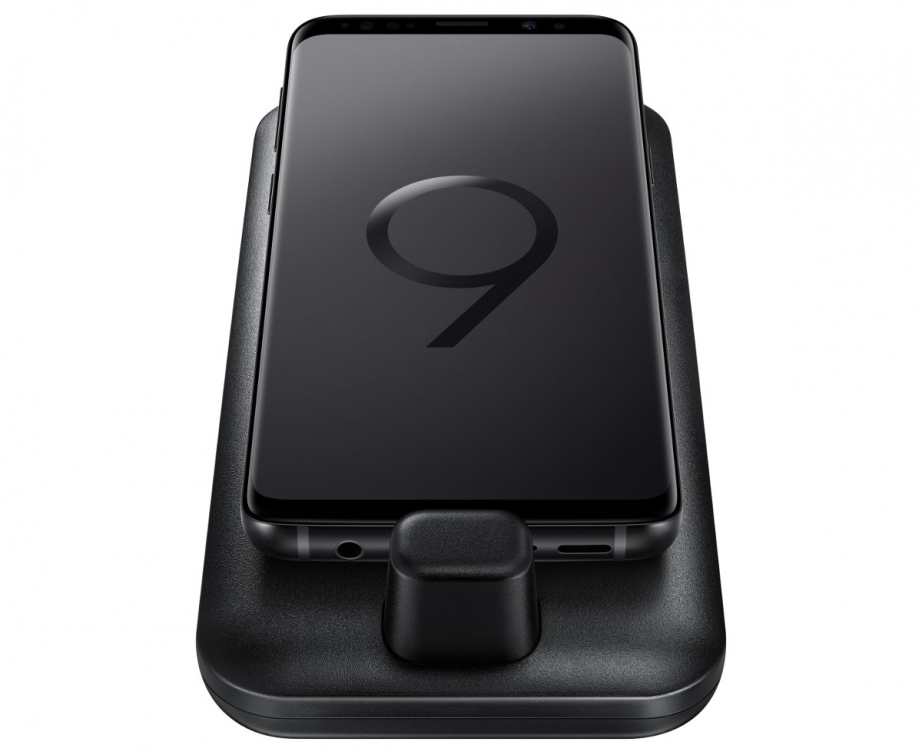 Samsung-DeX-Pad-with-a-Galaxy-S9-docked-in.jpg