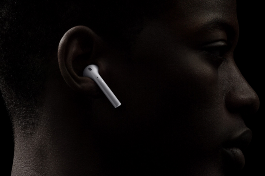 Apple-analyst-Kuo-sees-updated-AirPods-with-wireless-charging-support-materializing-in-Q1-of-2019.jpg