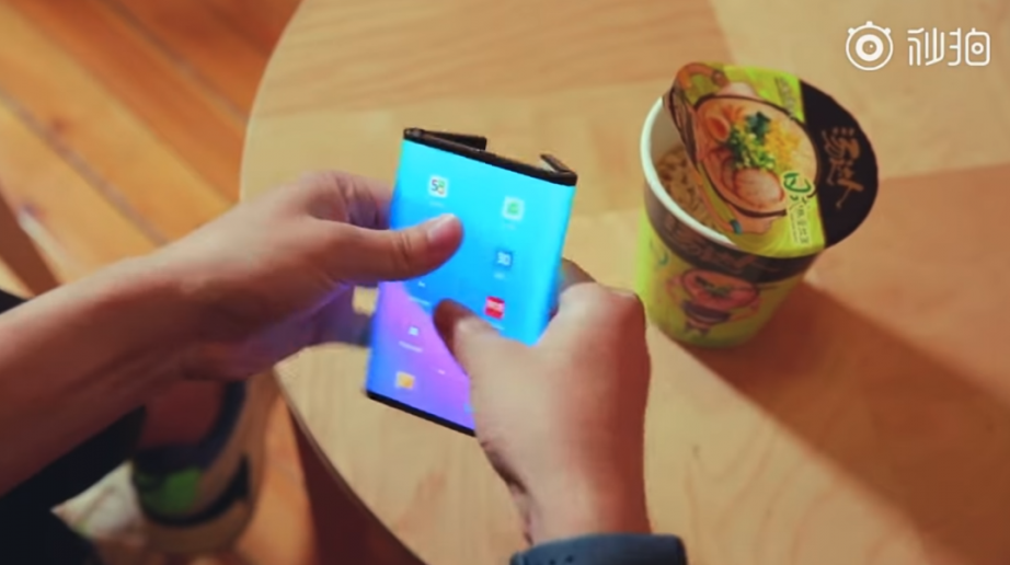 2019-03-28 14_04_55-Xiaomi posts another video of its double folding phone - GSMArena.com news.png