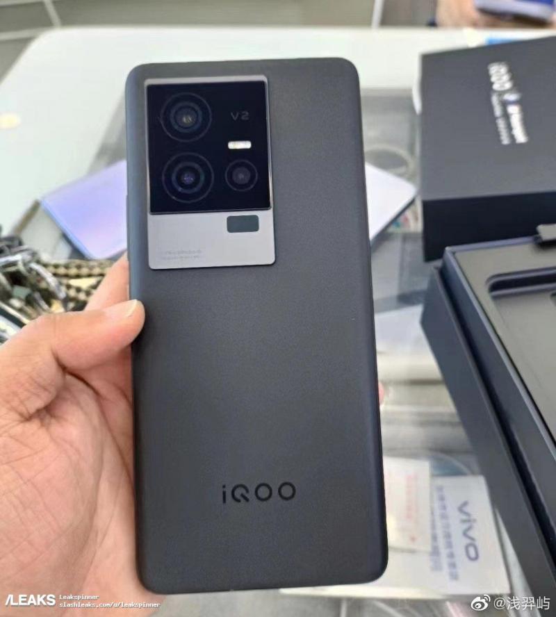 iqoo-11-hands-on-pictures-leaked-ahead-of-launch-490.jpeg
