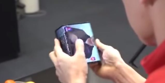 2019-01-24 13_35_44-Foldable Xiaomi phone appears on video with company’s co-founder - GSMArena.com .png