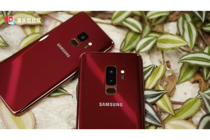Galaxy-S9-and-S9-in-Burgundy-Red-appear-in-real-life-photos.-Looking-hot.jpg
