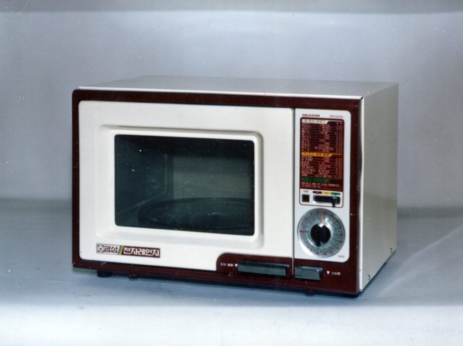 사진3-LG전자가-1981년-국내업계에서-처음-선보인-골드스타-전자레인지ER-5000-제품사진-1024x766.jpg