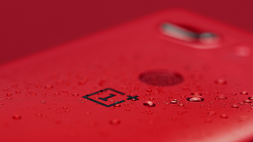 Lava-Red-OnePlus-5T (4).jpg