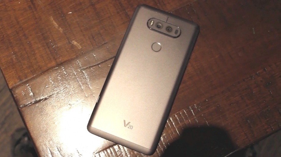 LG V20 Hands On First Look - YouTube [720p].mp4_20160907_102452.868.jpg