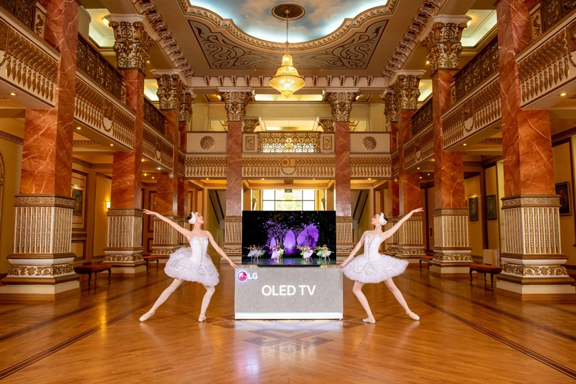 LG-OLED-TV-ballet-opera-performance-2.jpg