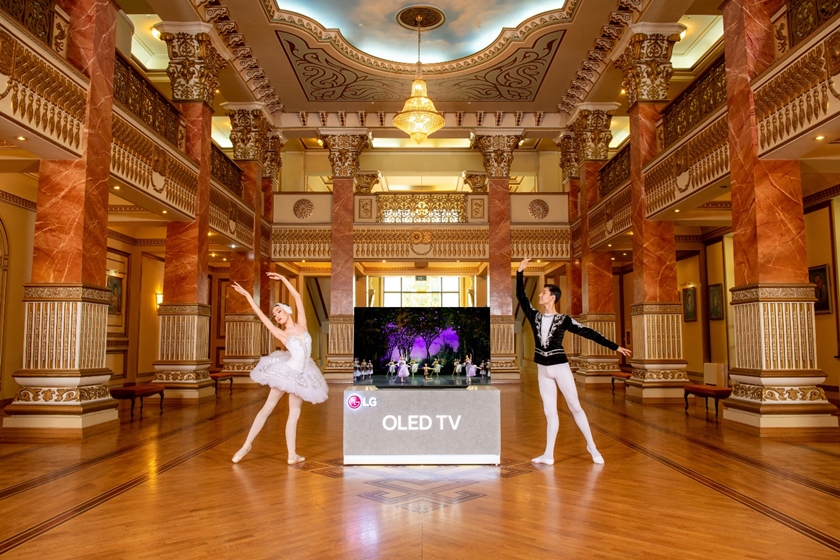 LG-OLED-TV-ballet-opera-performance-1.jpg