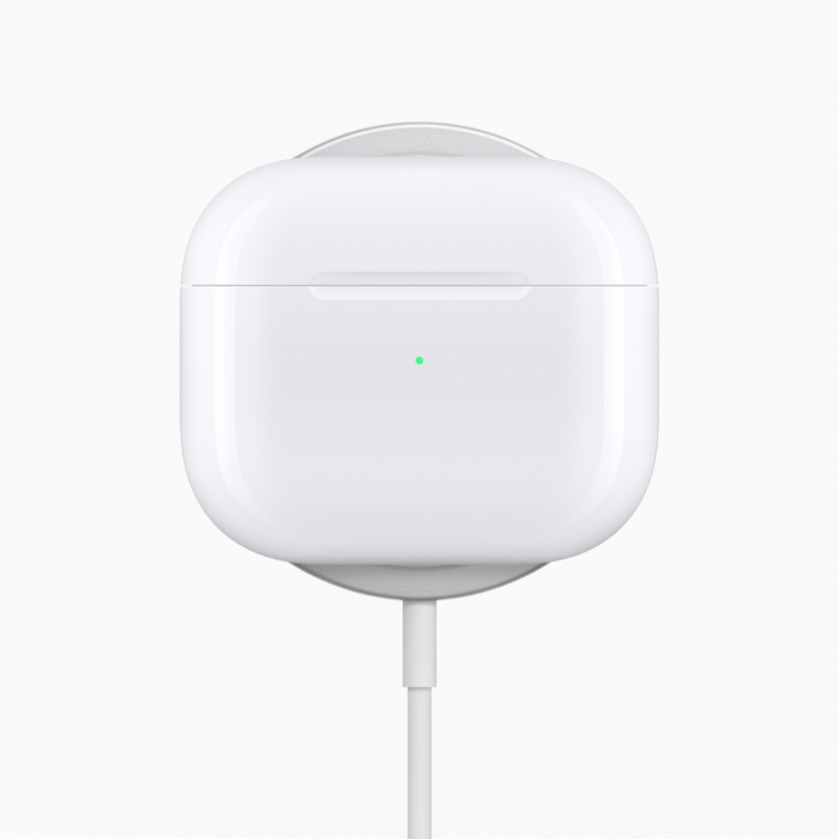 Apple_AirPods-3rd-gen_MagSafe-charging_10182021.jpg