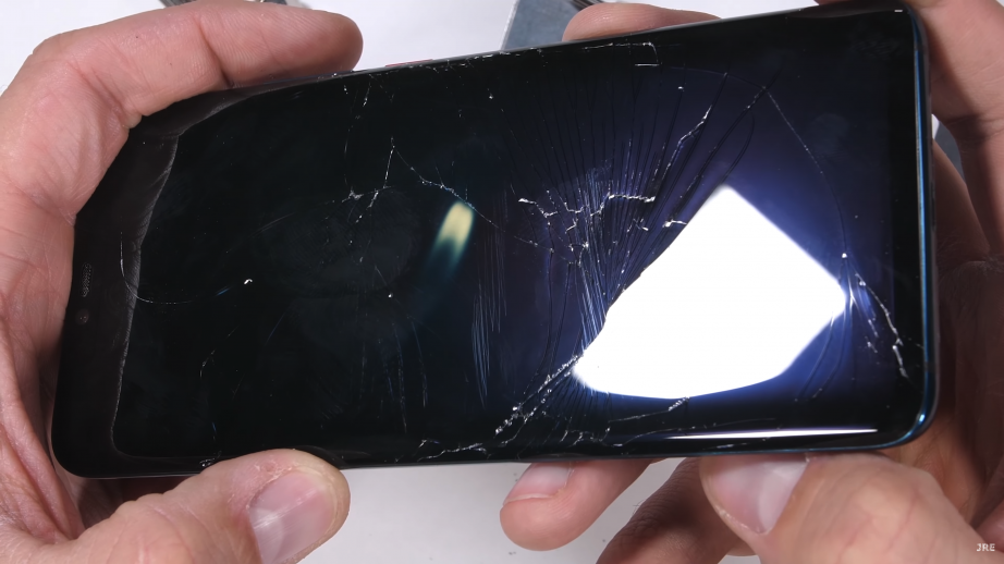 2018-11-26 13_47_14-Oops_ Huawei Mate 20 Pro fails bend test - GSMArena.com news.png
