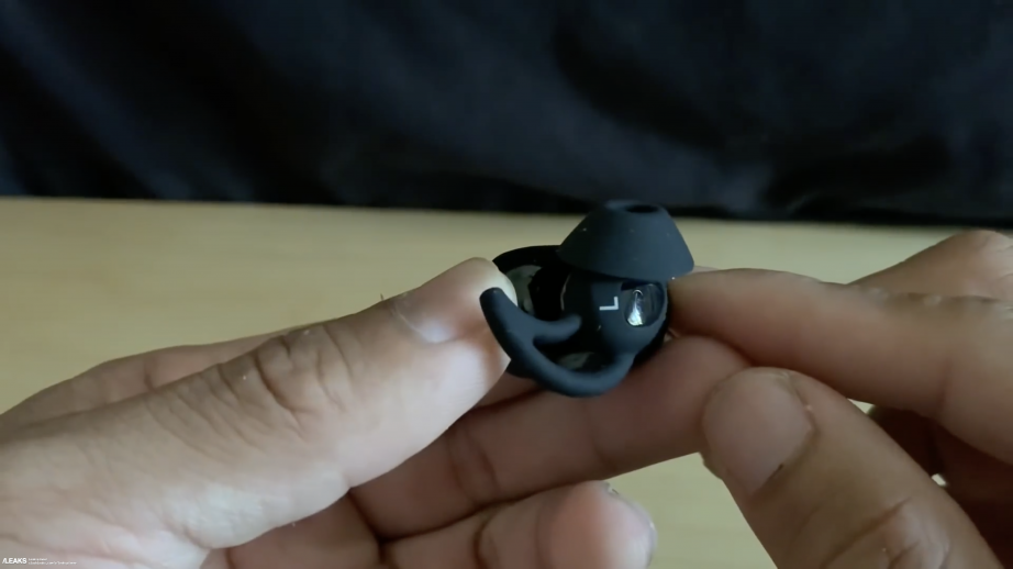 bose-earbuds-700-unboxing-video-leaks-out-840.png